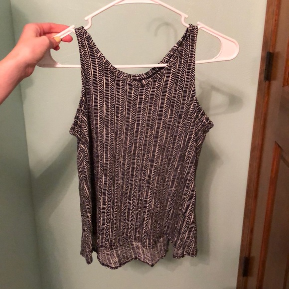 Black and white chevron tank top - Picture 3 of 3